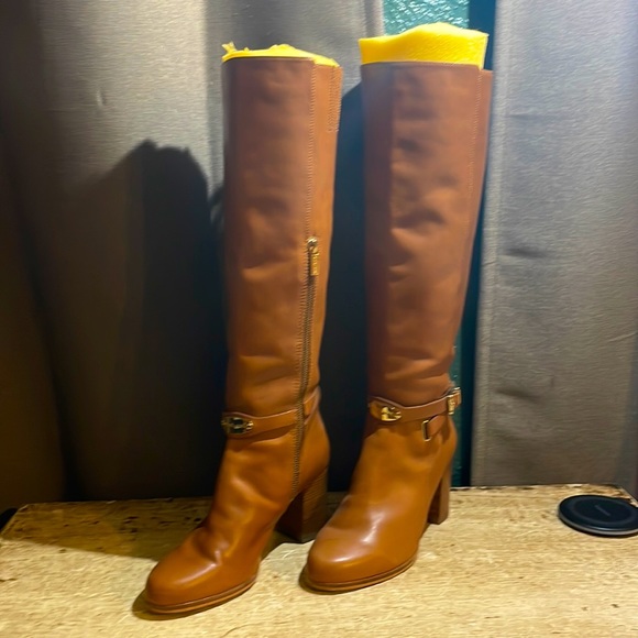 Michael Kors 8.5 authentic leather boot. Good condition, non-smoking home. - Picture 1 of 5